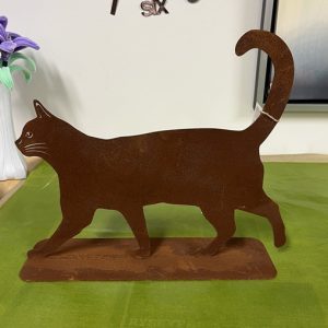 Kävelevä kissa ruskea 36x31cm TT277